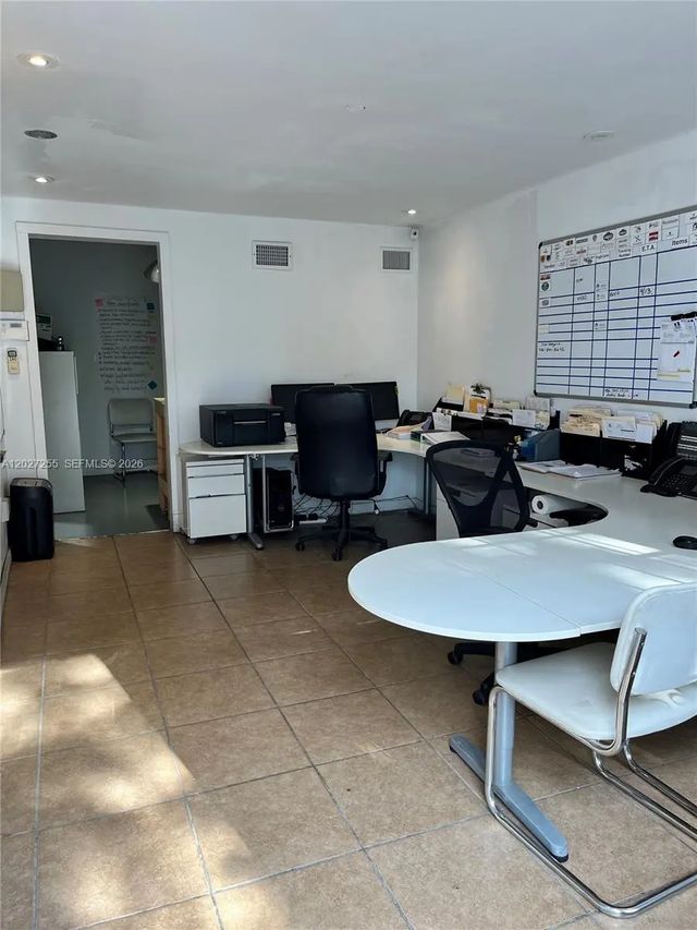8420 Nw 61st Street, Miami
