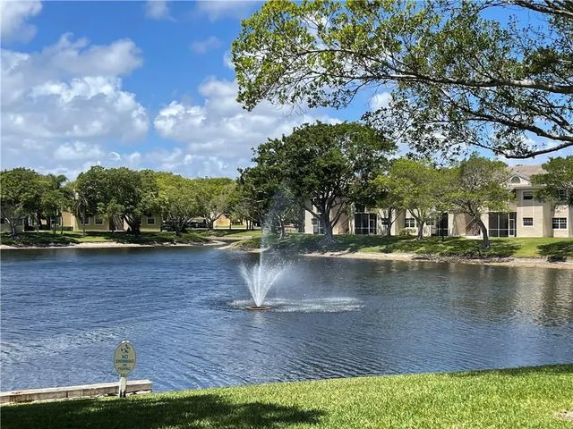 640 Cypress Club Way #j12, Deerfield Beach