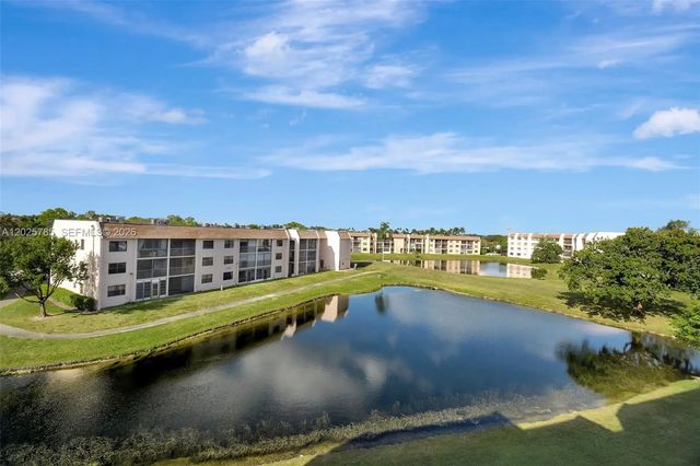 10145 Sunrise Lakes Boulevard #403, Sunrise