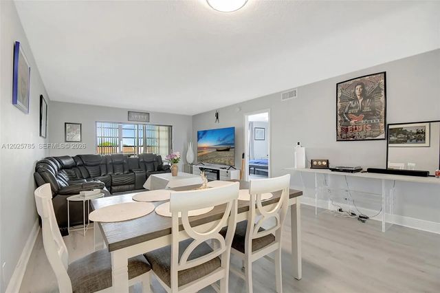 5 of 31 - 10145 Sunrise Lakes Boulevard #403, Sunrise, FL