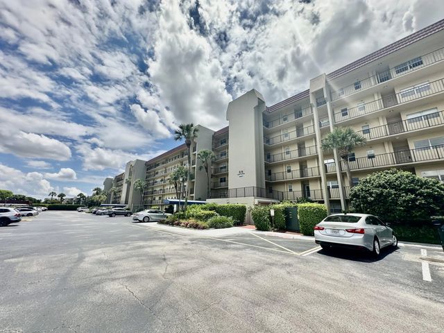 2 of 41 - 3661 Via Poinciana #615, Greenacres, FL