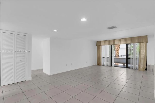 5 of 45 - 13951 Kendale Lakes Circle #208a, Miami, FL