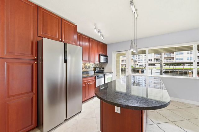 2 of 33 - 2881 Ne 32nd Street #118, Fort Lauderdale, FL