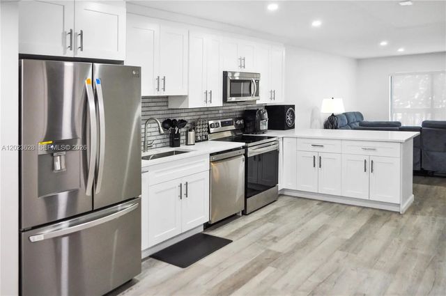 1021 Mockingbird Lane #202, Plantation
