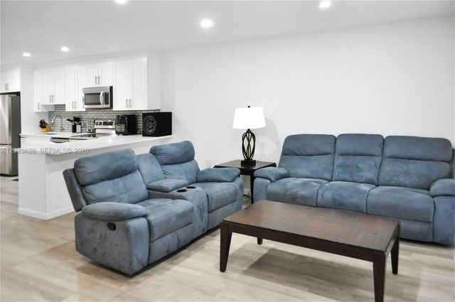 5 of 12 - 1021 Mockingbird Lane #202, Plantation, FL