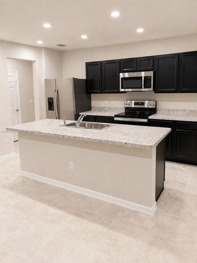 3 of 10 - 3327 Columbia Square Way, Fort Pierce, FL