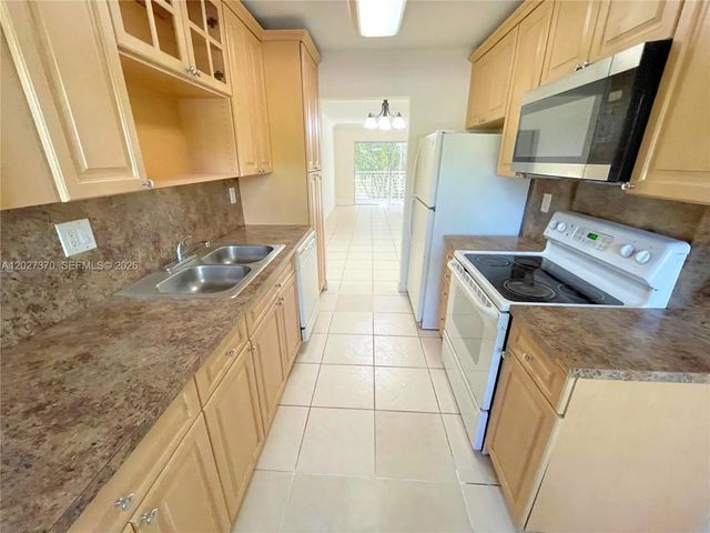 8450 Lagos De Campo Boulevard #206, Tamarac