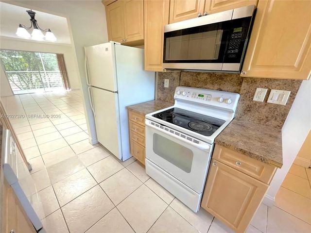 3 of 14 - 8450 Lagos De Campo Boulevard #206, Tamarac, FL