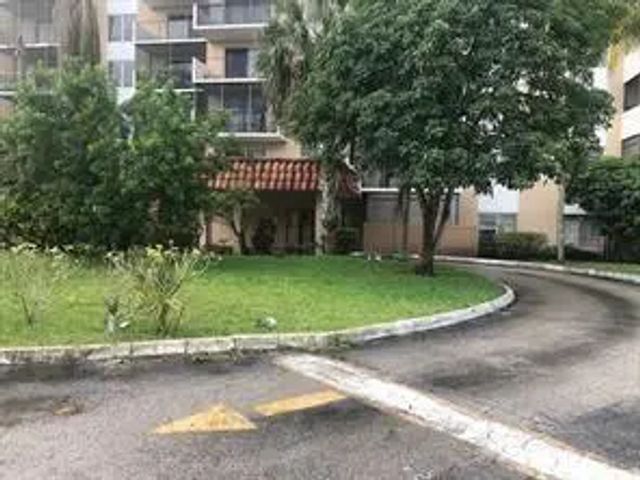 4174 Inverrary Drive #907, Lauderhill