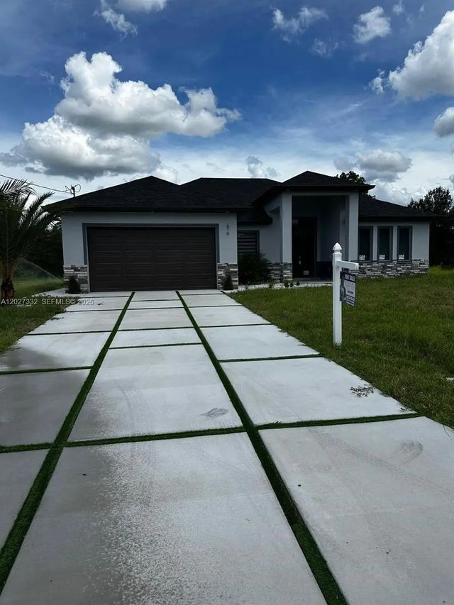 616 Maple Avenue N, Lehigh Acres