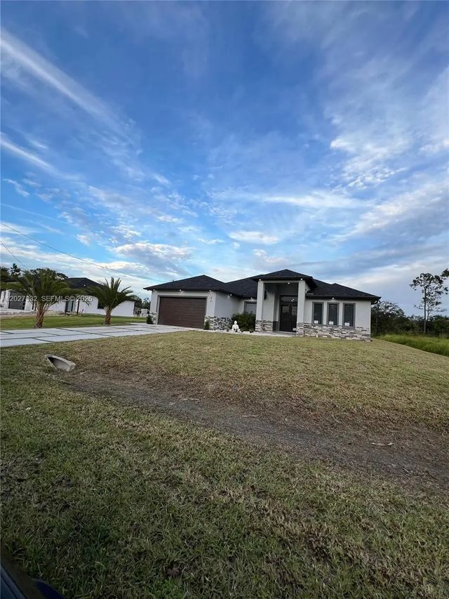 3 of 20 - 616 Maple Avenue N, Lehigh Acres, FL