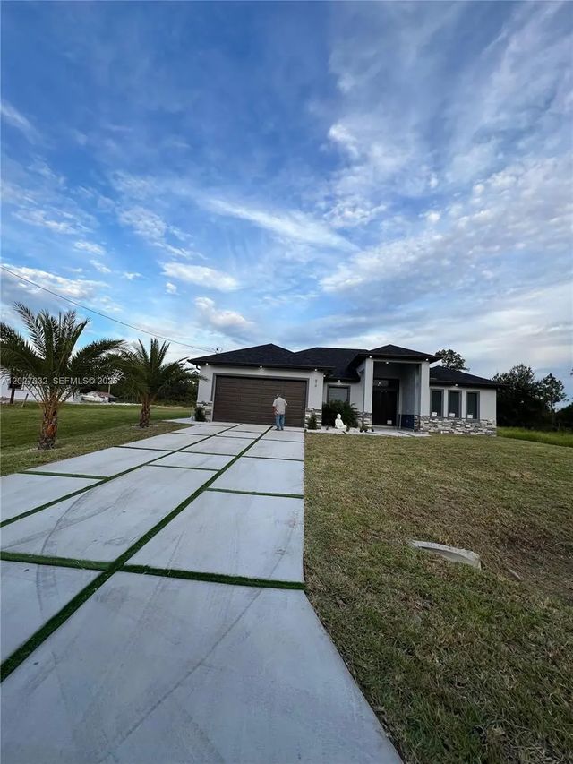 5 of 20 - 616 Maple Avenue N, Lehigh Acres, FL