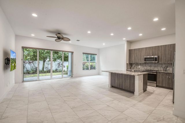 3 of 30 - 4829 Pointe Midtown Road, Palm Beach Gardens, FL