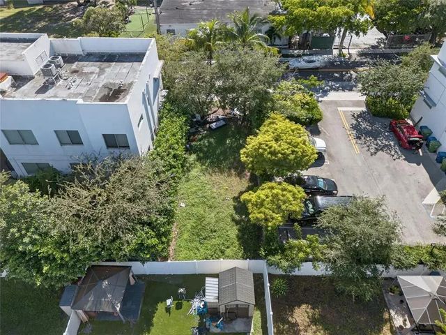 5 of 8 - 514 Foster Road, Hallandale Beach, FL