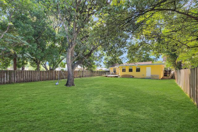 5 of 23 - 713 Ne 35th Street, Oakland Park, FL