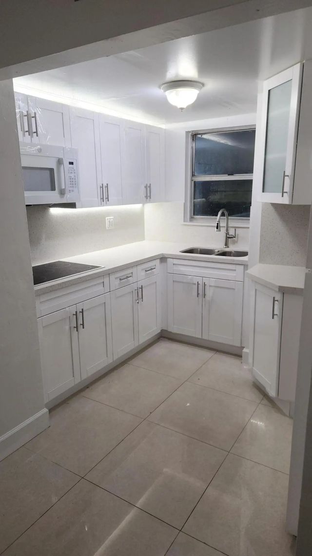 3 of 16 - 210 Fontainebleau Boulevard #311, Miami, FL