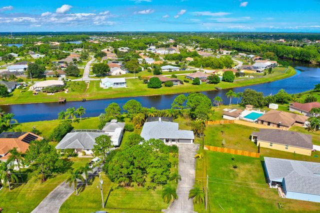 256 Sw Ridgecrest Drive, Port St. Lucie