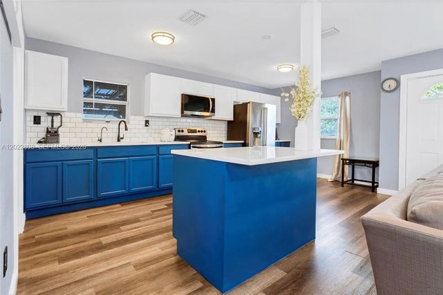4 of 16 - 2501 Nw 30th Way, Fort Lauderdale, FL