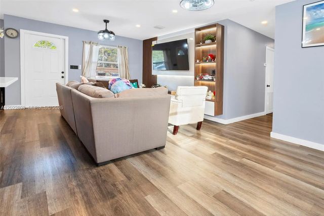 5 of 16 - 2501 Nw 30th Way, Fort Lauderdale, FL