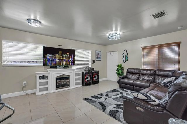 4 of 26 - 2986 Nw 26th Street, Miami, FL