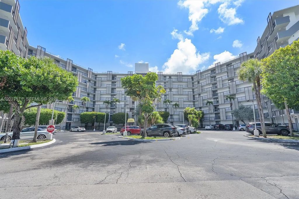 20400 W Country Club Drive #214, Aventura