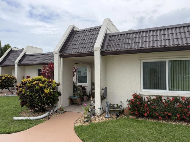 212 Lake Susan Lane, West Palm Beach