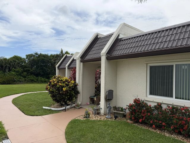 2 of 44 - 212 Lake Susan Lane, West Palm Beach, FL