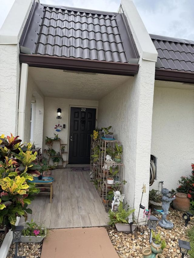 3 of 44 - 212 Lake Susan Lane, West Palm Beach, FL