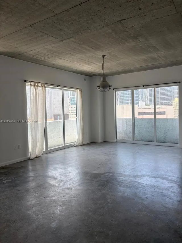 4 of 11 - 133 Ne 2nd Avenue #913, Miami, FL