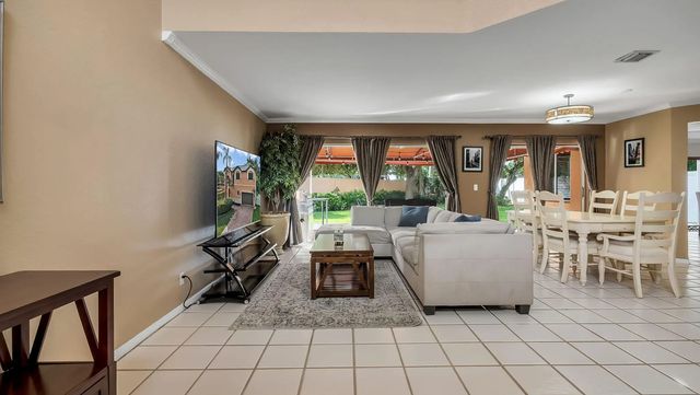4 of 33 - 2510 Rampart Way S, Hollywood, FL