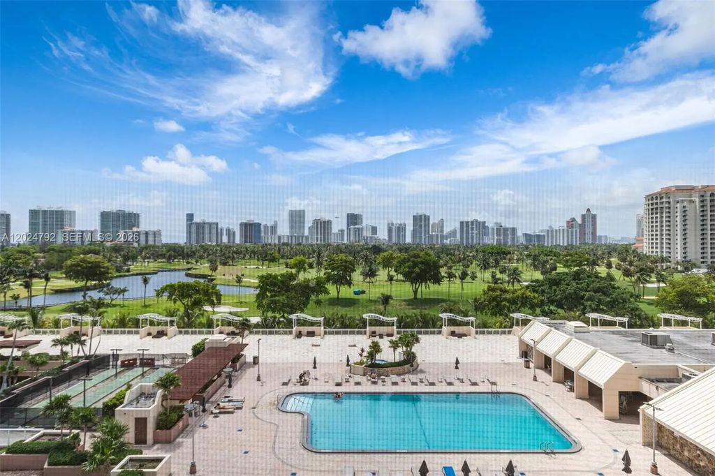 20301 W Country Club Drive #825, Aventura