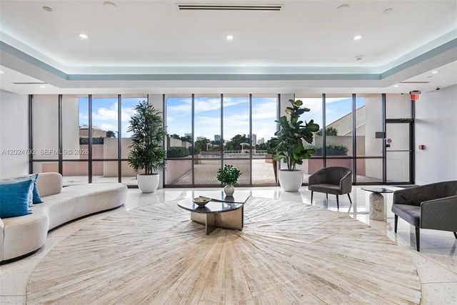 4 of 15 - 20301 W Country Club Drive #825, Aventura, FL