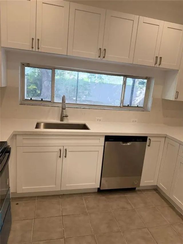 5 of 37 - 2927 Bogota Avenue, Hollywood, FL