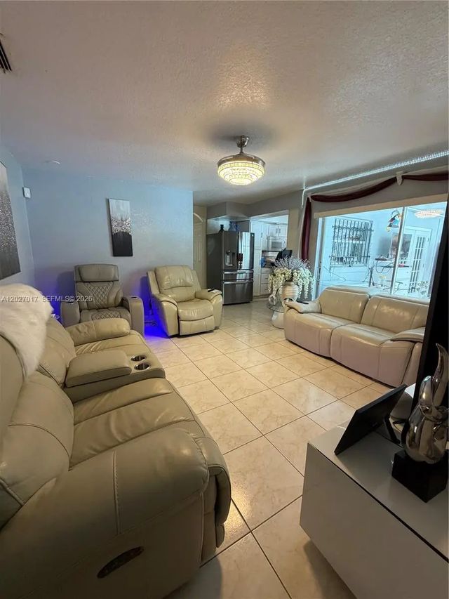 2 of 20 - 4162 Kingsbridge Drive, Orlando, FL