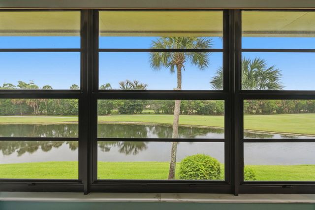 29 Plantation Drive #202, Vero Beach