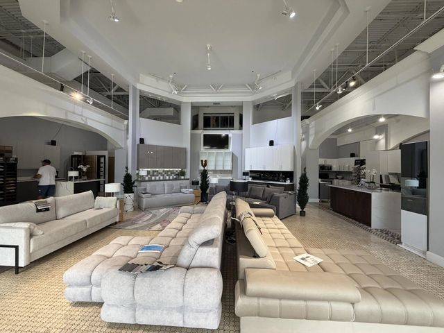 4 of 5 - 1800 N Powerline Road #9-11, Pompano Beach, FL