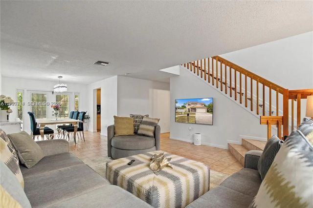 5 of 33 - 1051 Sw 95th Terrace, Pembroke Pines, FL