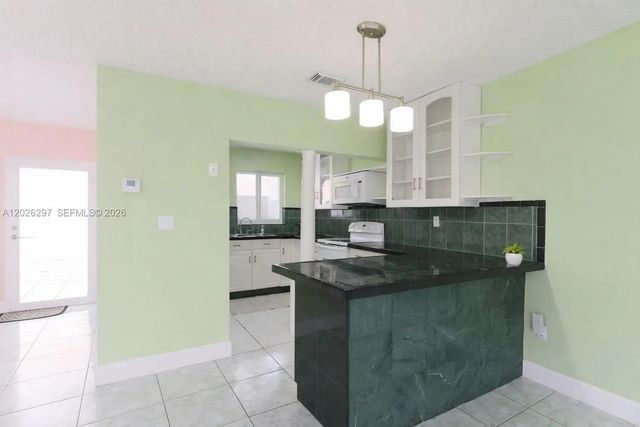 2 of 31 - 601 Sw 116th Court, Sweetwater, FL
