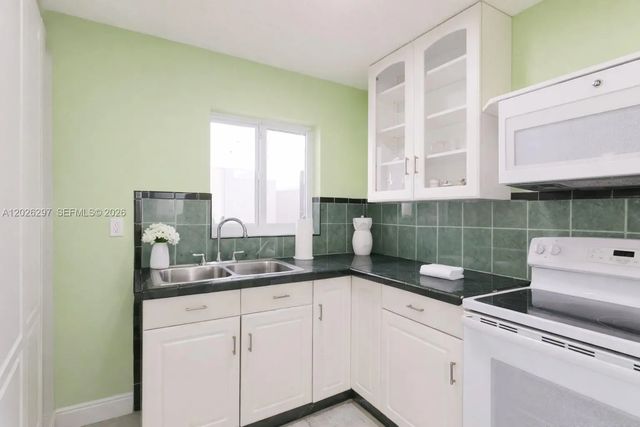 4 of 31 - 601 Sw 116th Court, Sweetwater, FL