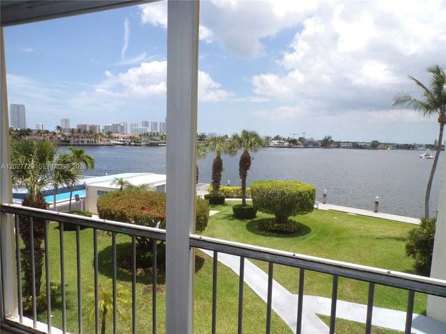 3010 Marcos Drive #r314, Aventura