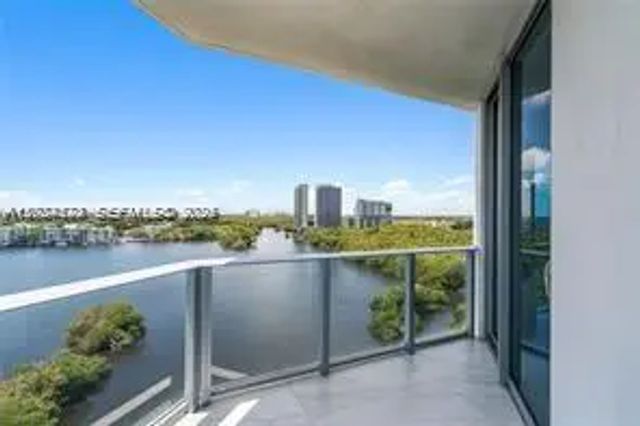 17111 Biscayne Boulevard #1210, North Miami Beach