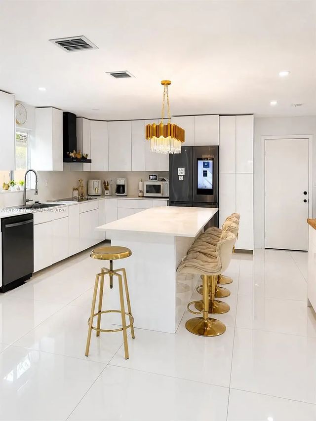 3 of 14 - 5343 Nw 184th Street, Miami Gardens, FL
