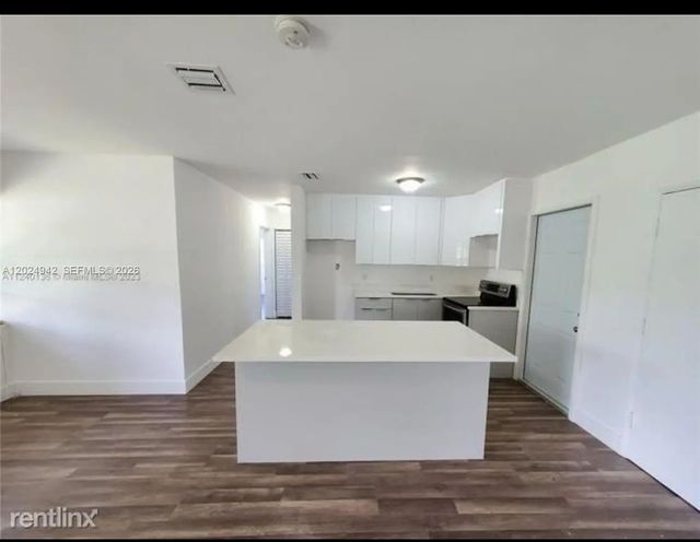 3 of 11 - 1770 Ne 170th Street, North Miami Beach, FL