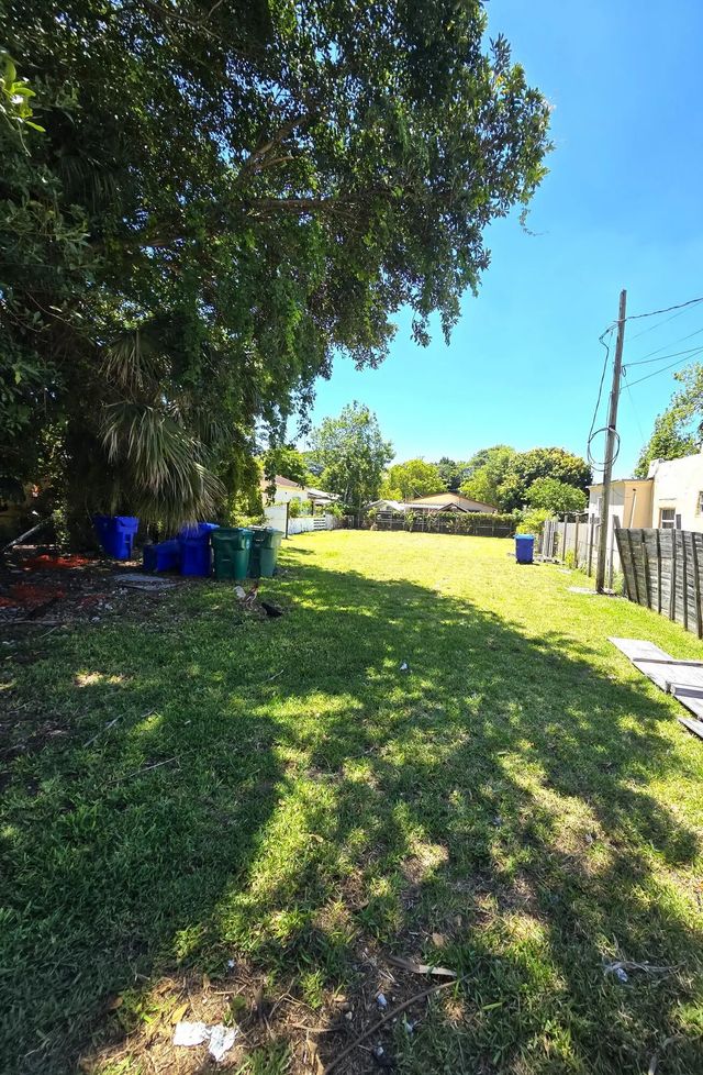 1252 Nw 35th Street, Miami