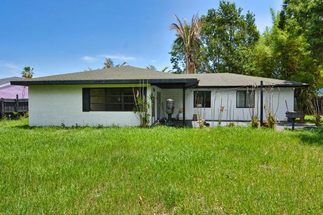 3 of 40 - 2117 Se East Dunbrooke Circle, Port St. Lucie, FL