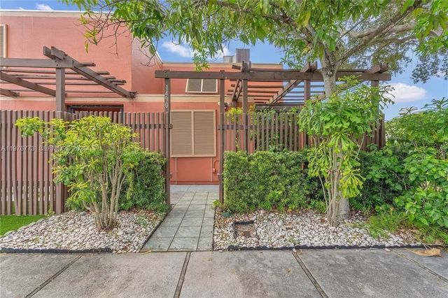 1490 Laguna Lane, Pembroke Pines
