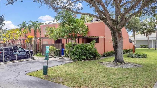2 of 21 - 1490 Laguna Lane, Pembroke Pines, FL