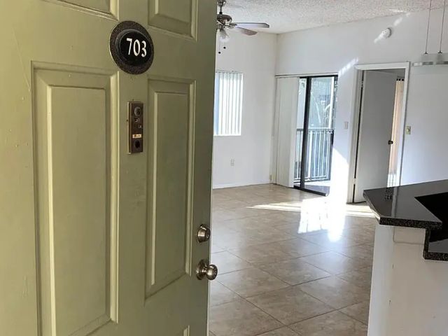 5 of 27 - 2445 Sw 18th Terrace #703, Fort Lauderdale, FL