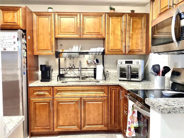 4 of 40 - 8900 Washington Boulevard #415, Pembroke Pines, FL
