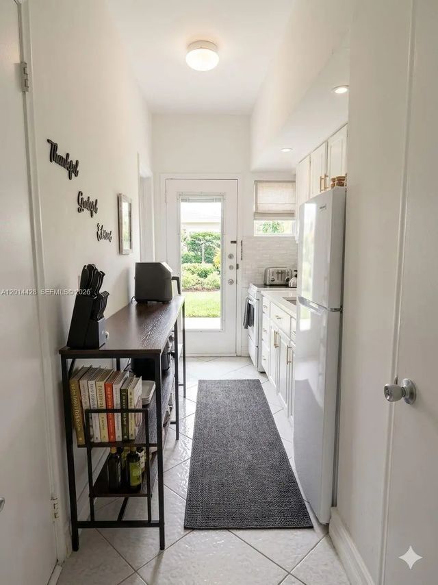 4 of 19 - 6490 Collins Avenue #14, Miami Beach, FL